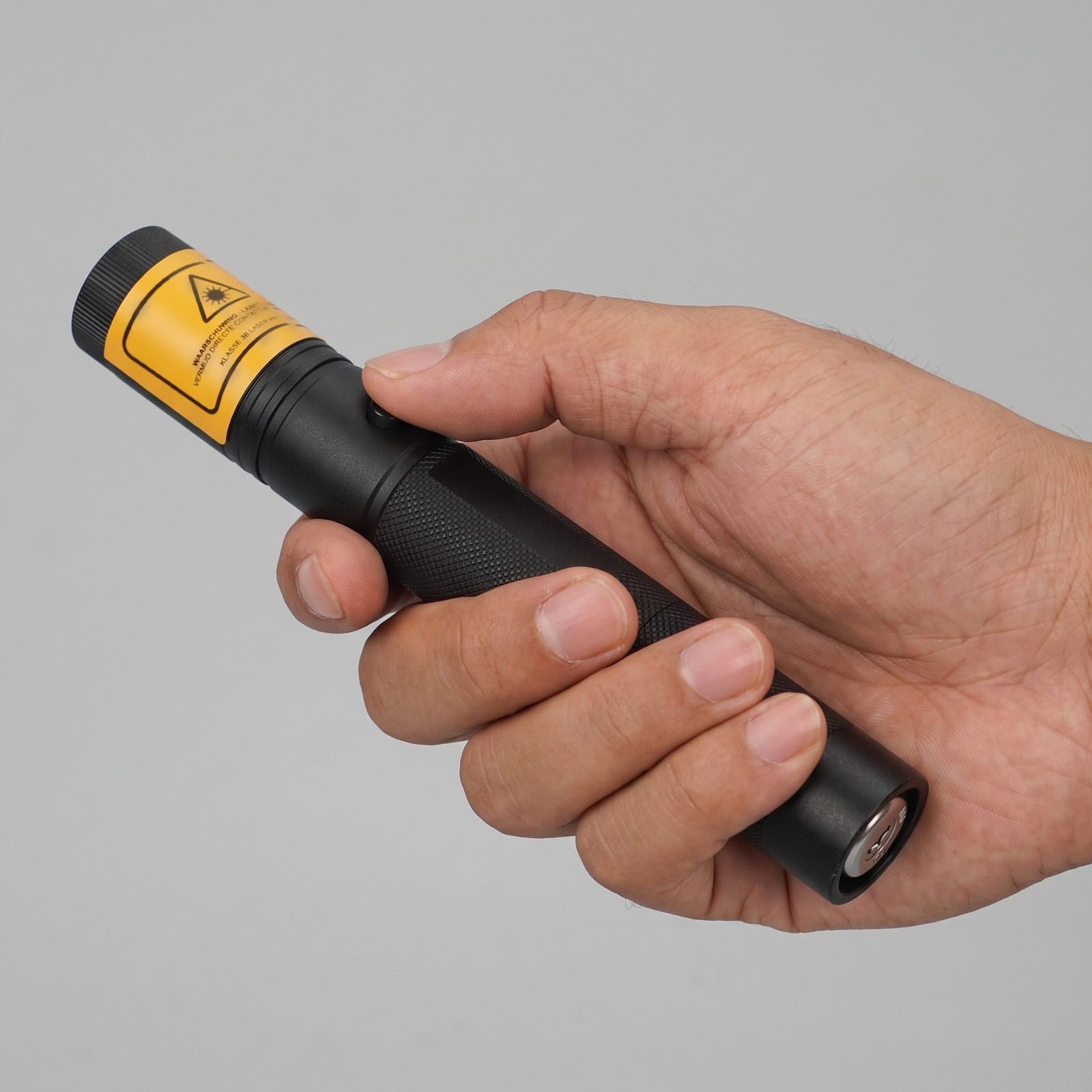 De 200 mW rode laserpointer in de hand